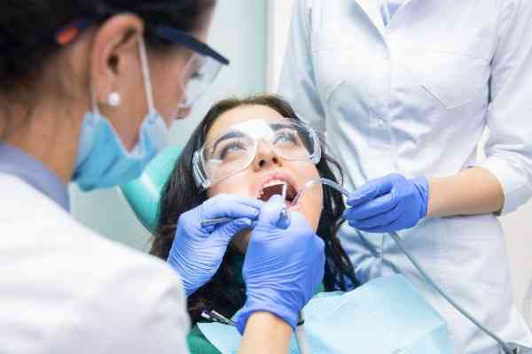  emergency dentist in Macclesfield 