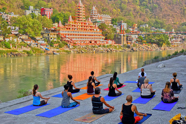 Rejuvenate Naturally: Experience Ayurvedic Healing at a Detox Retreat in Rishikesh