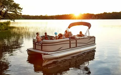 Jet Ski & Pontoon Boat Rentals in Toronto: Your Ultimate Guide