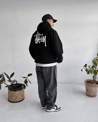 Iconic Streetwear Looks in Outfit Stylish Hoodie & Fashion Clothing