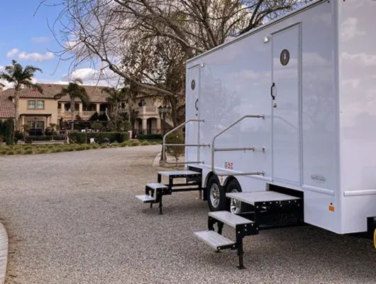 Porta potty Rental