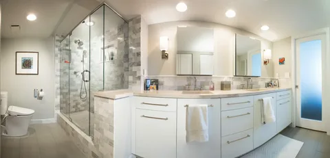 2025 Bathroom Remodeling Trends Tampa Homeowners Shouldn’t Miss