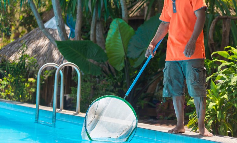 swimming pool cleaning service
