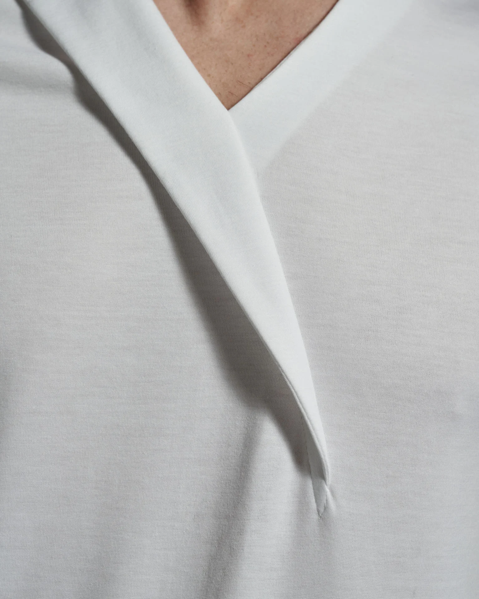 v neck tshirt