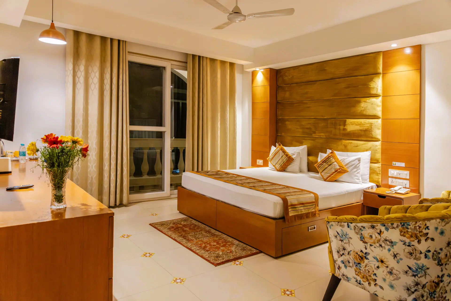 hotel near Medanta hospital