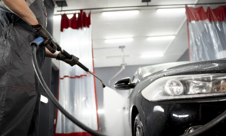 beautiful-car-washing-service